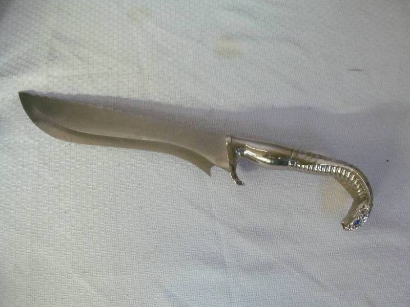 lot 194 image: knife