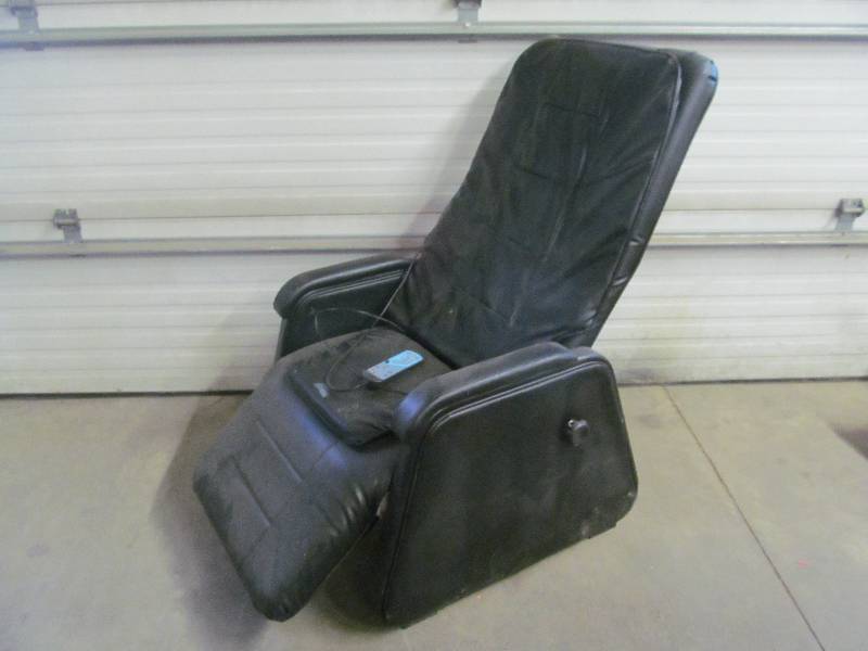 lot 220 image: chair