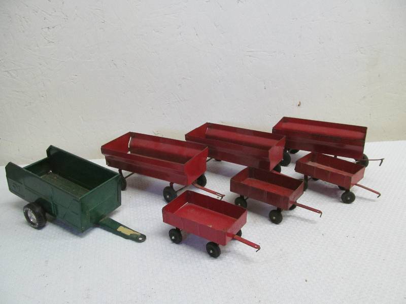 lot 249 image: Ertl farm toys