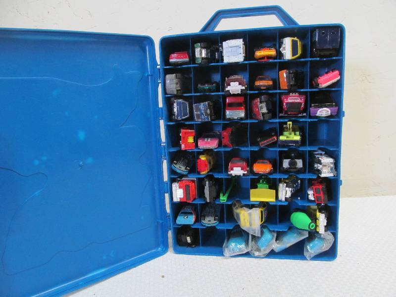 lot 258 image: Hot Wheels case ,cars