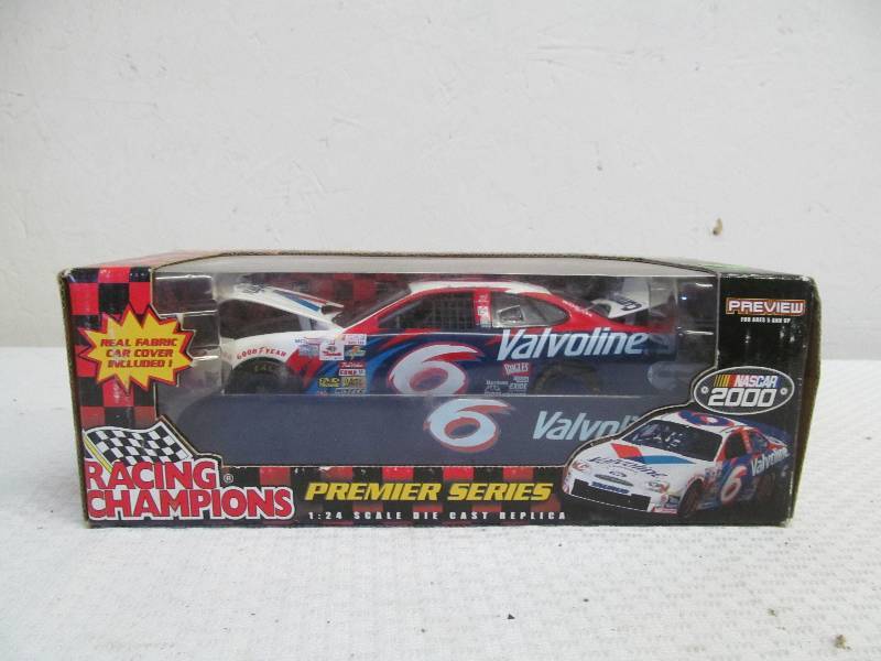 lot 266 image: car