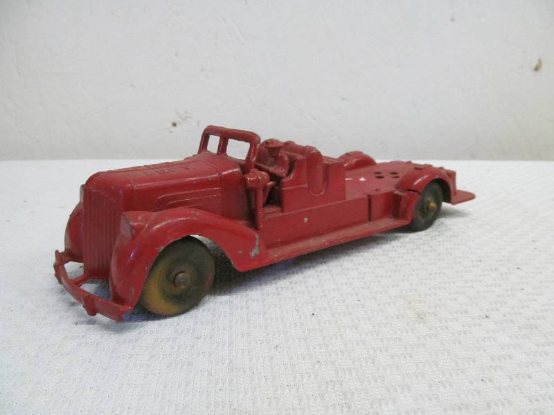 lot 271 image: Hubley Kiddie firetruck