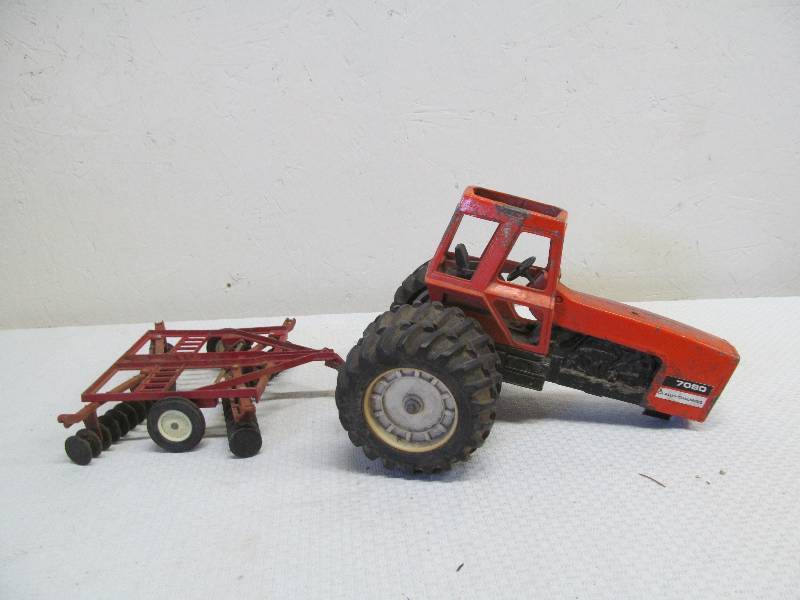 lot 285 image: Allis Chalmers Tractor