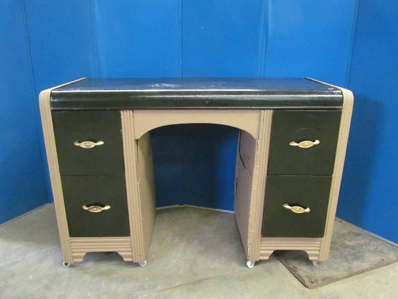 lot 30 image: dresser