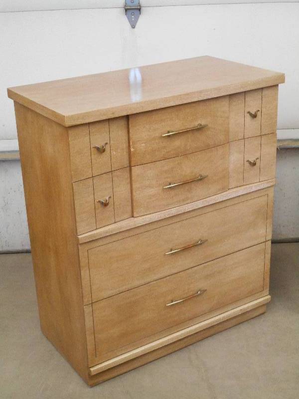 2-Piece Dresser Set Solid Wood, 4-Drawer Uright Dresser, 9-Drawer Matching Dresser, In Good Condition