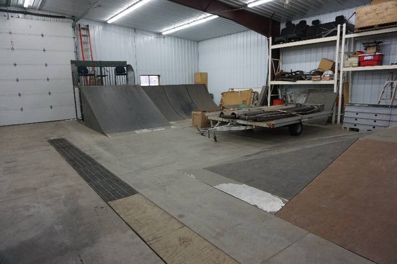 lot 1 image: Skate Wave Brand Complete Commercial Grade Heavy Duty Skate Board City Or Private Park