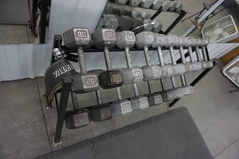 lot 6 image: Metal WeightDumb Bell Stand With Weights