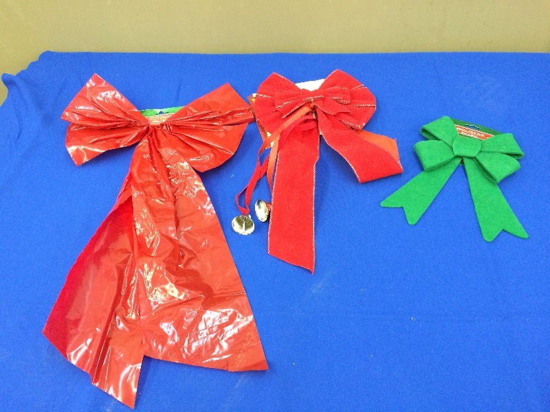 Large mixed lot of Christmas ribbons   approx. 30-40   All New Product