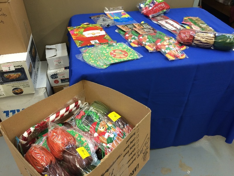 Large lot Assorted items - New Product - view all pictures