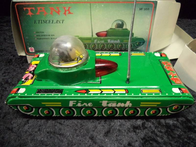 Sparkling Tank Friction Toy