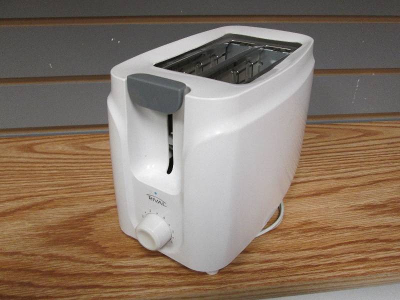 lot 14 image: Rival 2 slice toaster white-works...