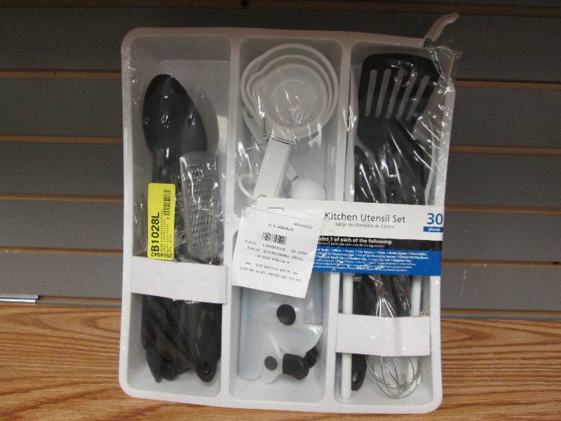 lot 17 image: 30 piece Kitchen  Utensil Set - bro...