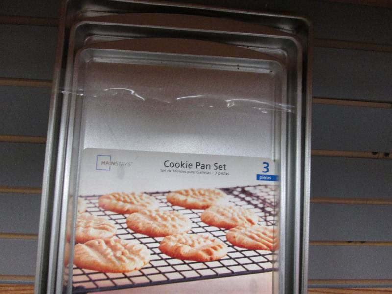 lot 23 image: 3 piece cookie sheet set- large she...