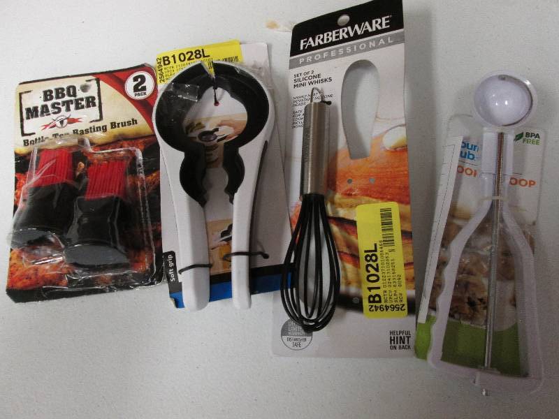 lot 27 image: Assorted kitchen gadgets- see image...