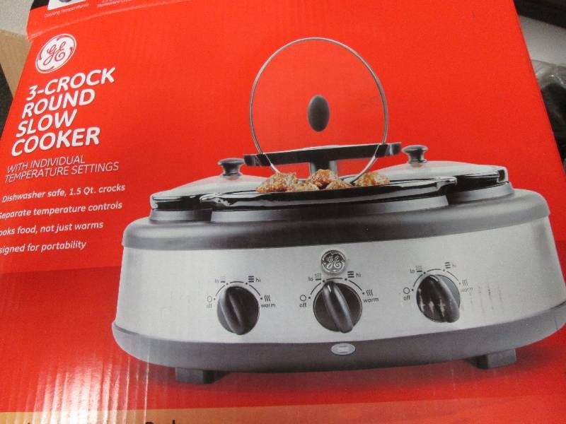 lot 48 image: GE 3 -Crock Round Slow Cooker- 1 cr...