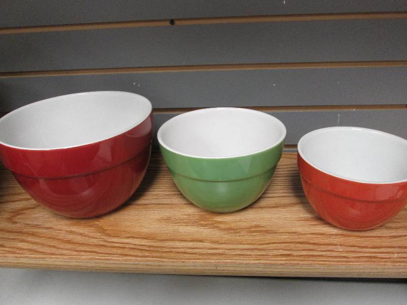 lot 57 image: Serving Bowl Set-3, blue bowl not i...
