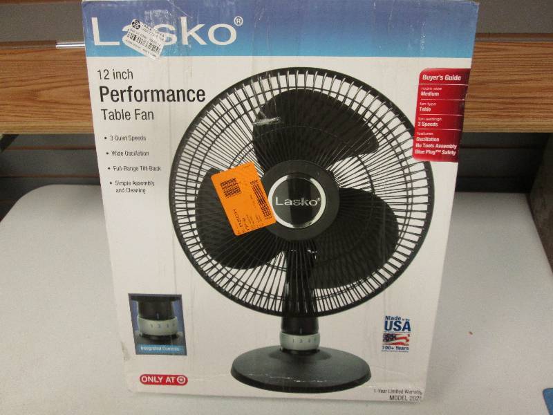 lot 69 image: Lasko 12 inch Performance table Fan...