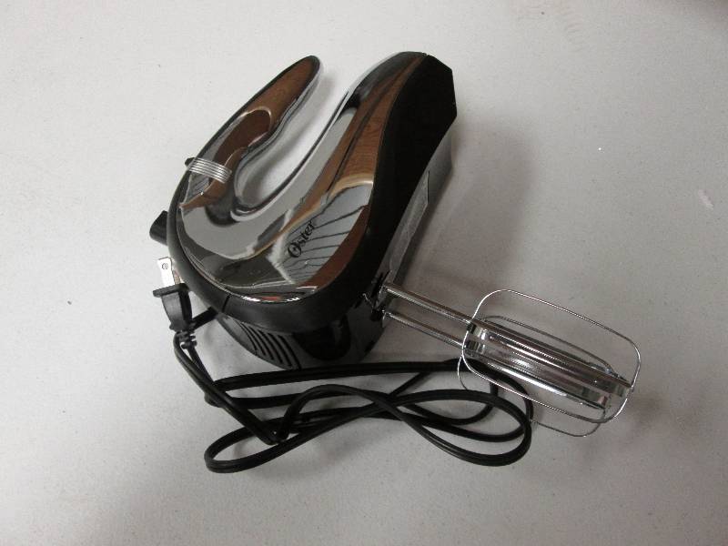 lot 74 image: Oster hand mixer w stainless mixin...