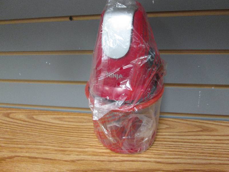 lot 76 image: Ninja Food processor-red...