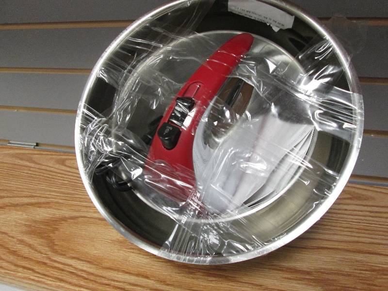lot 83 image: Oster hand mixer with 2 stainless m...