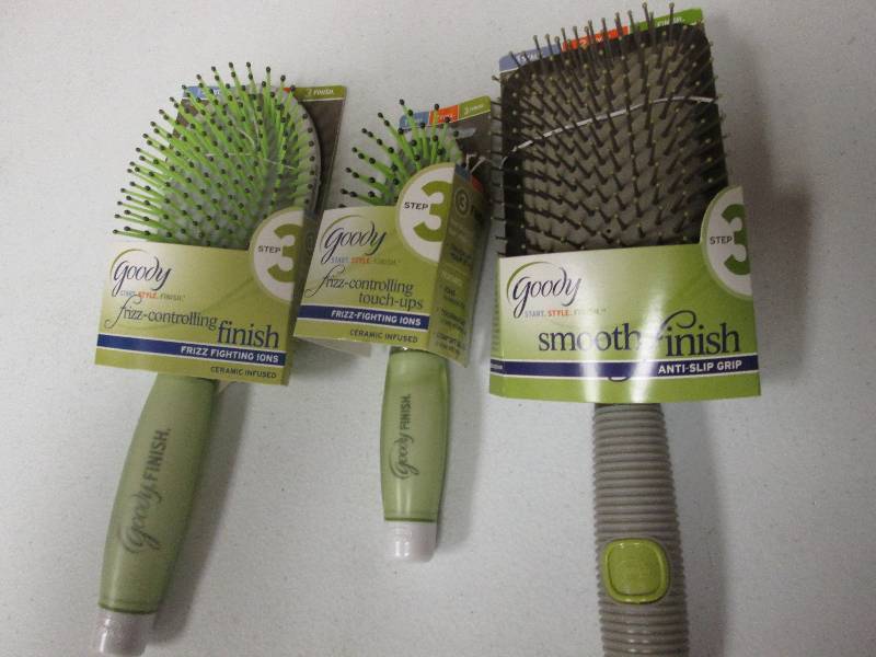 lot 88 image: Lot of 3 assorted Goody brushes...