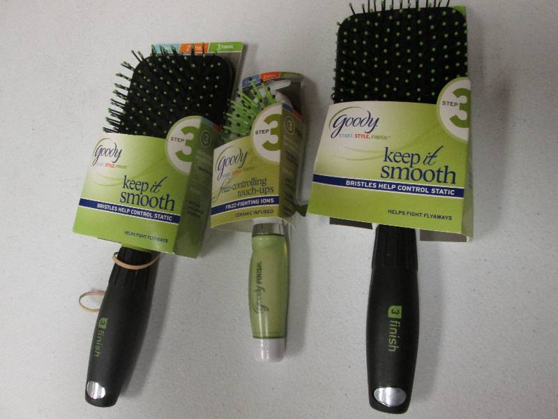 lot 89 image: Lot of 3 assorted Goody brushes...