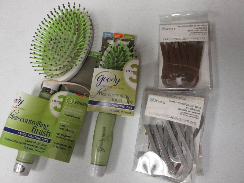 lot 90 image: Lot of 2 assorted Goody brushes, pl...