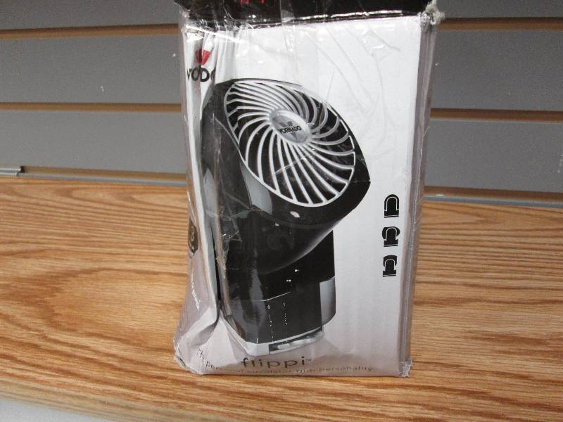 lot 91 image: Vornado Flippi personal circulator-...