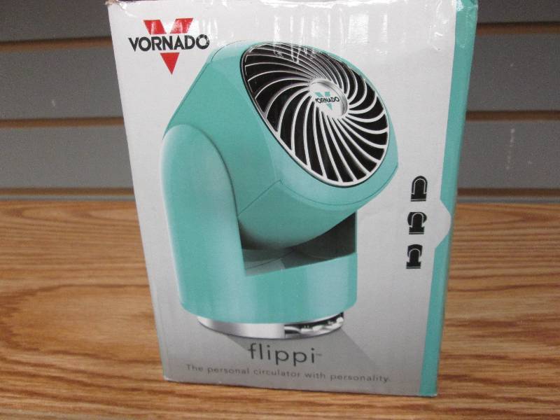 lot 106 image: Vornado Flippi personal circulator-...