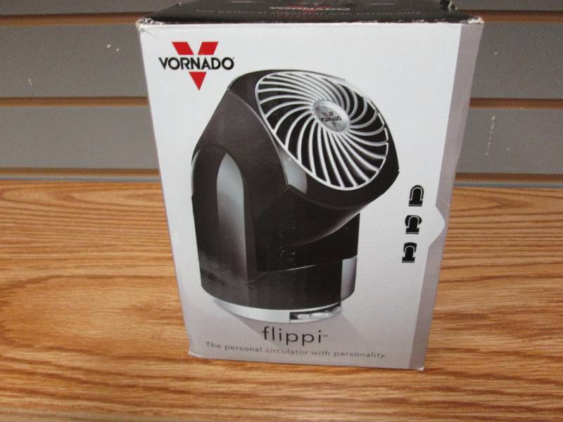 lot 107 image: Vornado Flippi personal circulator-...