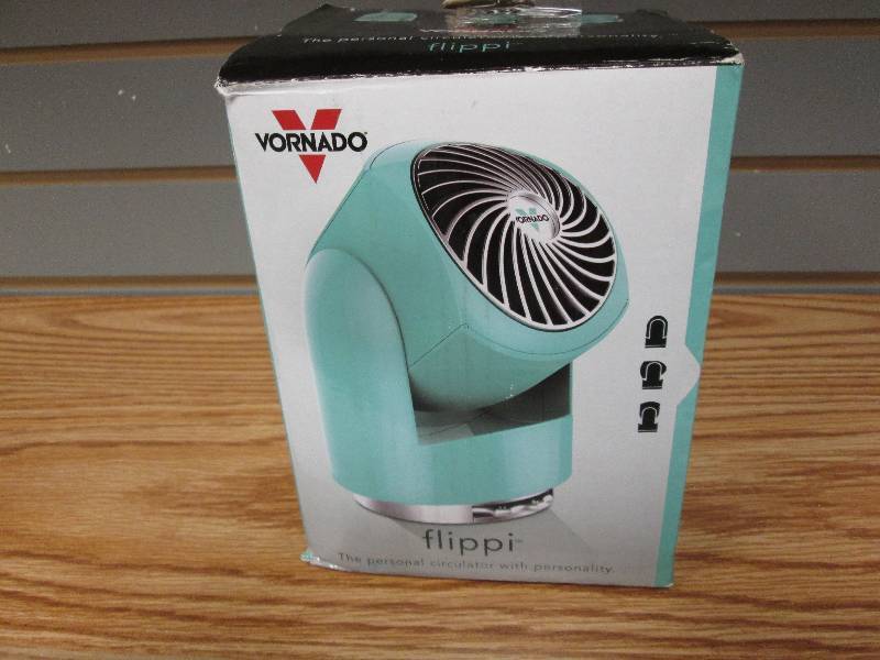 lot 108 image: Vornado Flippi personal circulator-...