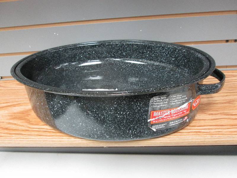 lot 150 image: Large enamel 15 lb roaster with lid...
