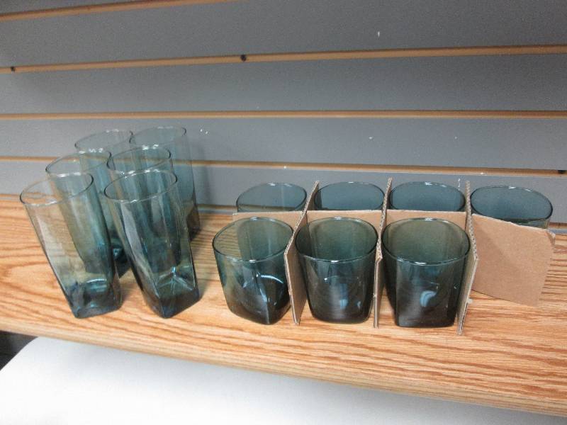 lot 151 image: Anchor Hocking glasses 6- 16 oz, 7 ...