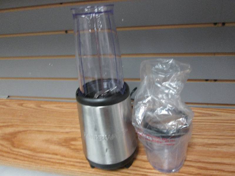 Farberware personal blender w/ 2 si... Retail Store Overstock