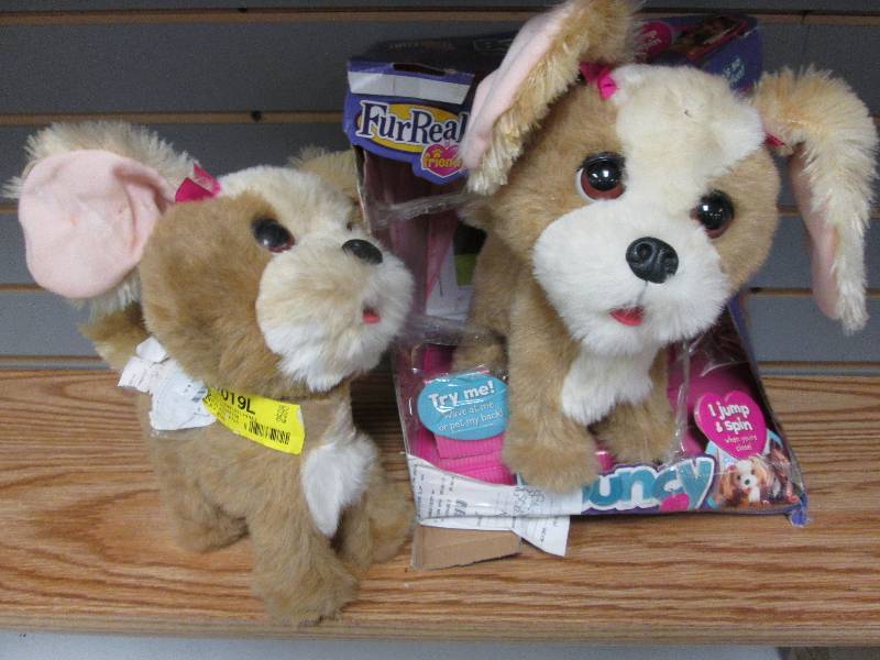 lot 189 image: 2 toy dogs, 1 makes puppy sounds...