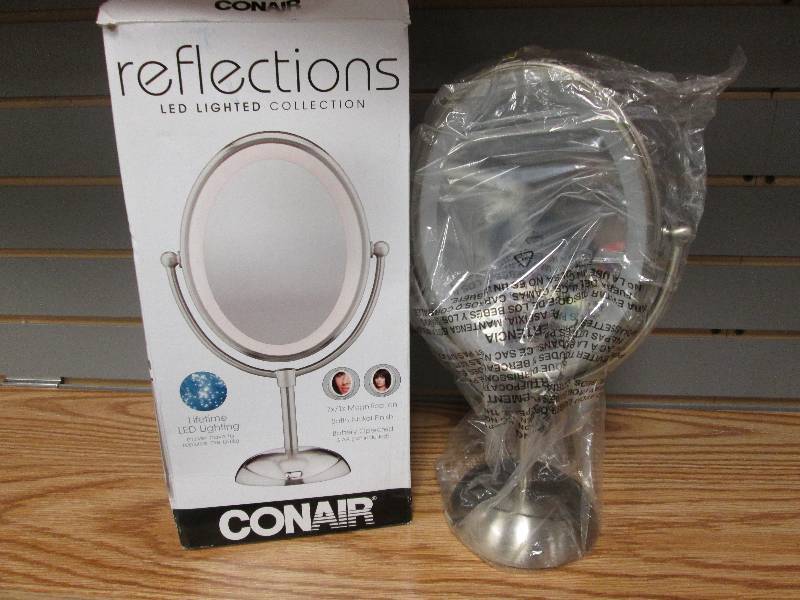 lot 198 image: Conair Reflections LED lighted make...