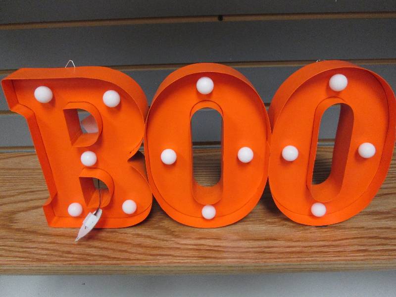 lot 202 image: BOO Halloween light, light up broom...