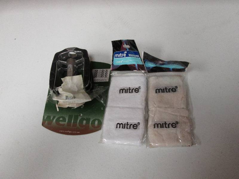 lot 208 image: Wellgo replacement bike petals, 2 p...