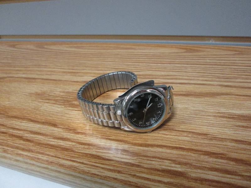lot 214 image: Wristwatch...