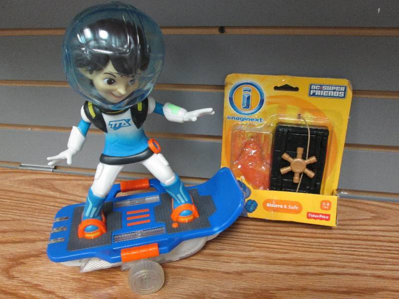 lot 215 image: Assorted toys...