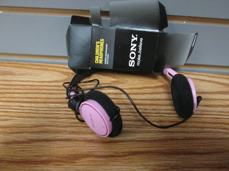 lot 222 image: Pink Sony childrens headphones...