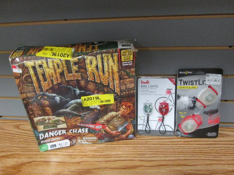 lot 224 image: Temple Run Board Game, 2 sets bicyc...