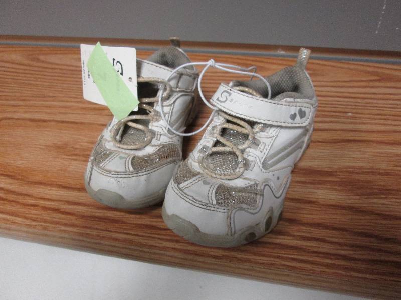 lot 276 image: Size 7 Toddler girls tennis shoes l...