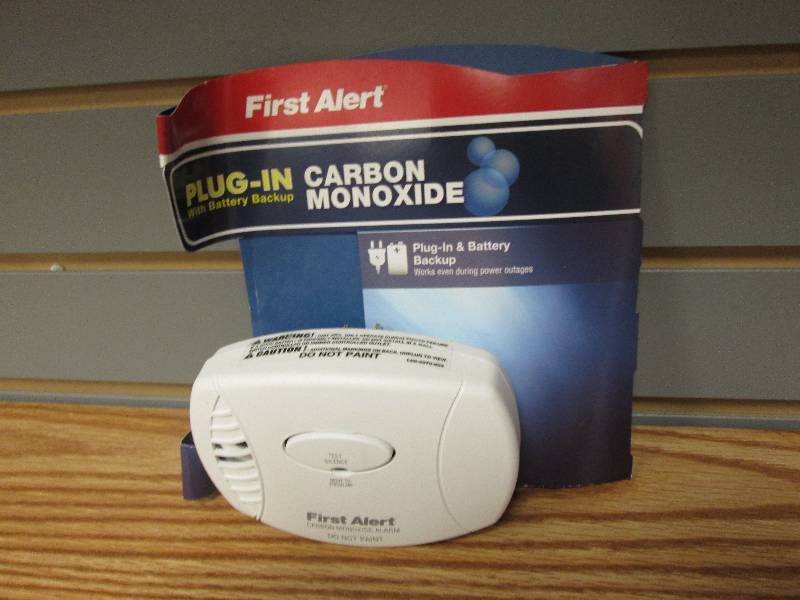 lot 287 image: First Alert Plug -In Carbon Monoxid...