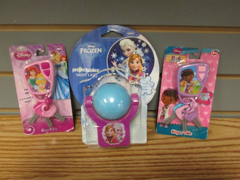 lot 292 image: 2 Disney play keys, 1 Frozen Projec...