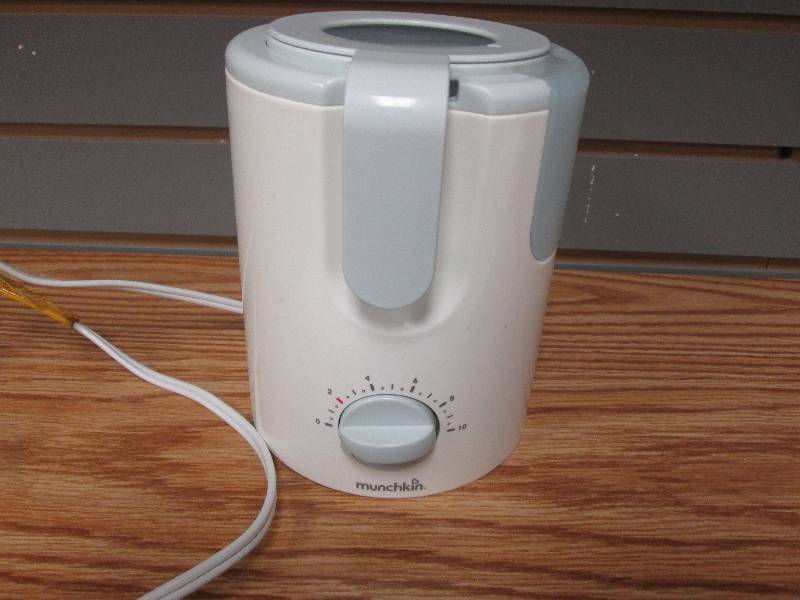 lot 294 image: Munchkin bottle warmer...