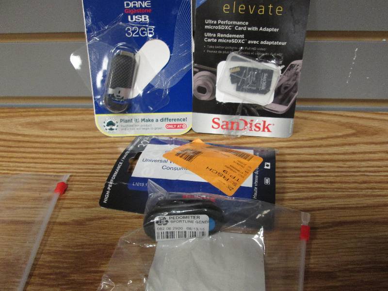 lot 301 image: Lexar & Sandisk storage cards, Dane...