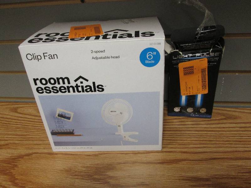 lot 307 image: Room essentials Clip Fan, Light Pul...