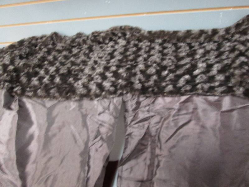 lot 311 image: Plush valance with panels etc...