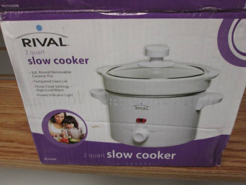 lot 321 image: Rival 2 qt slow cooker white round ...